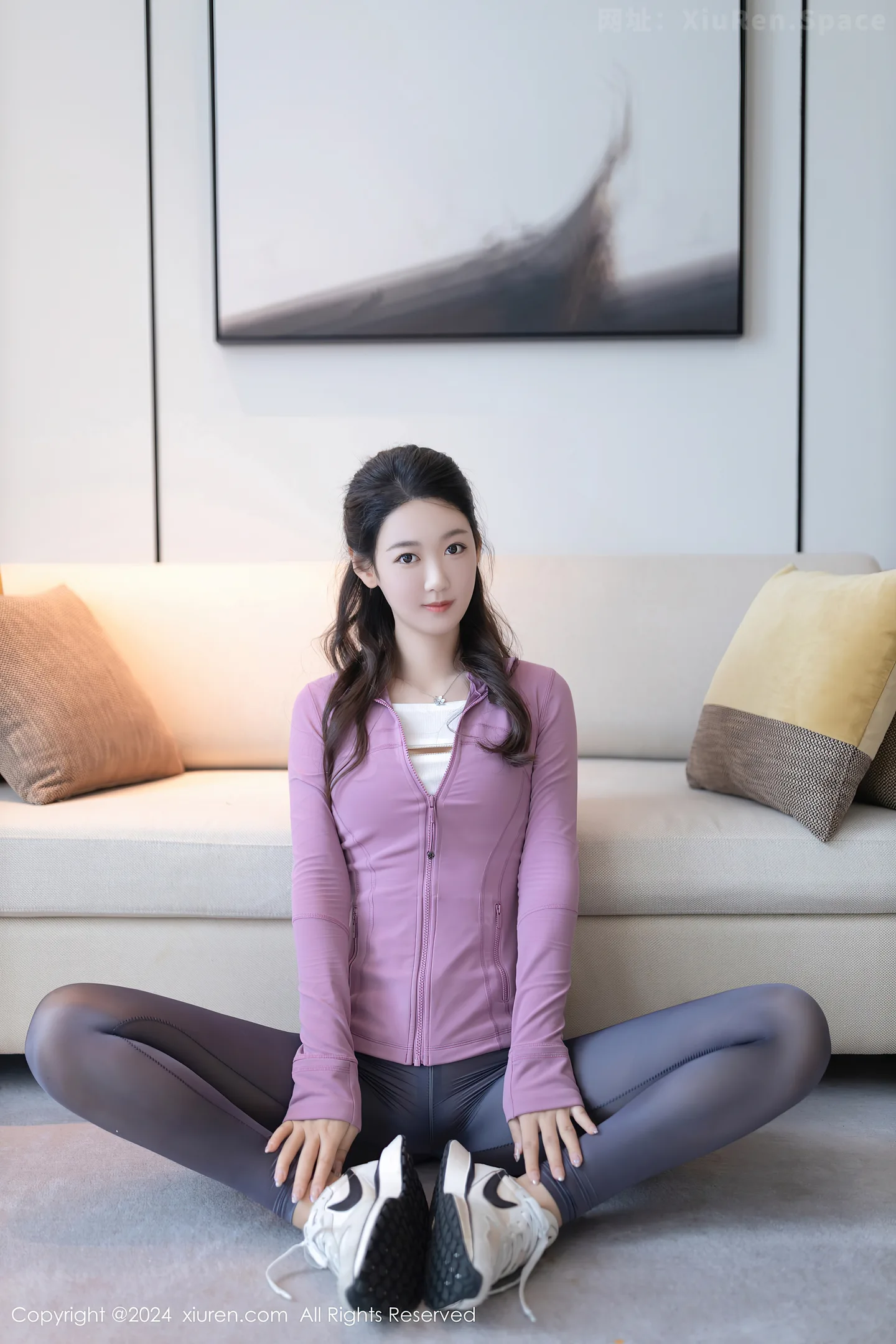 图片[3]-[XiuRen秀人网]VOL.8212 模特唐安琪紫色上衣配灰色瑜伽裤露超薄黑丝秀曼妙身姿诱惑写真81P-秀人网官方网站